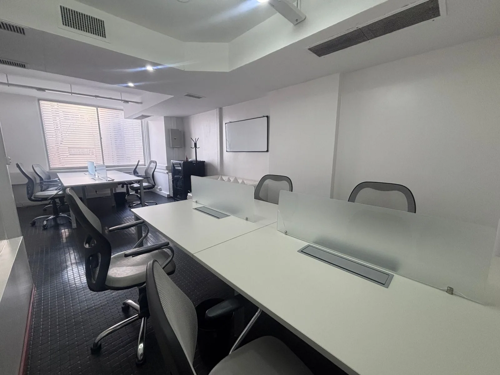 Oficina 709 - Piso 7